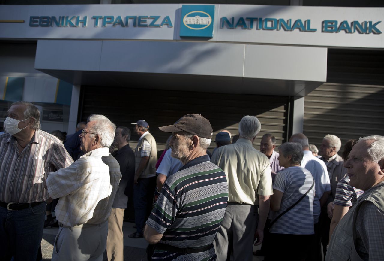 Greek banks won&amp;#039;t open their doors Monday.