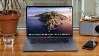 Portátiles MacBook Pro (16 pulgadas, 2019) con la mejor duración de la batería