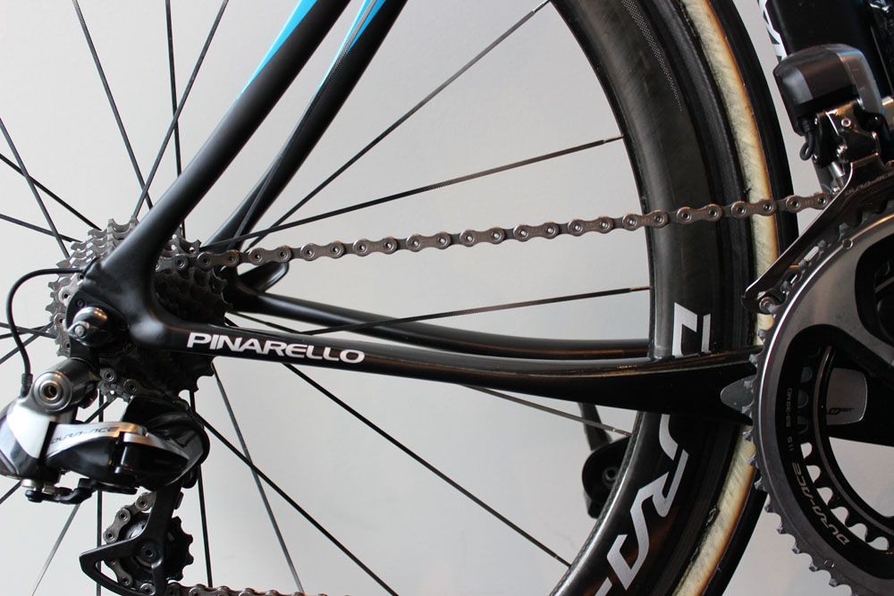 Flexible flat carbon chainstays