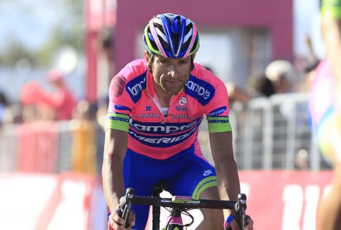 Michele Scarponi's overall Giro hopes took a hit on stage 3 when he crashed on the final descent, ripped his rear deraiileur off and lost 44 seconds to his main rivals.
