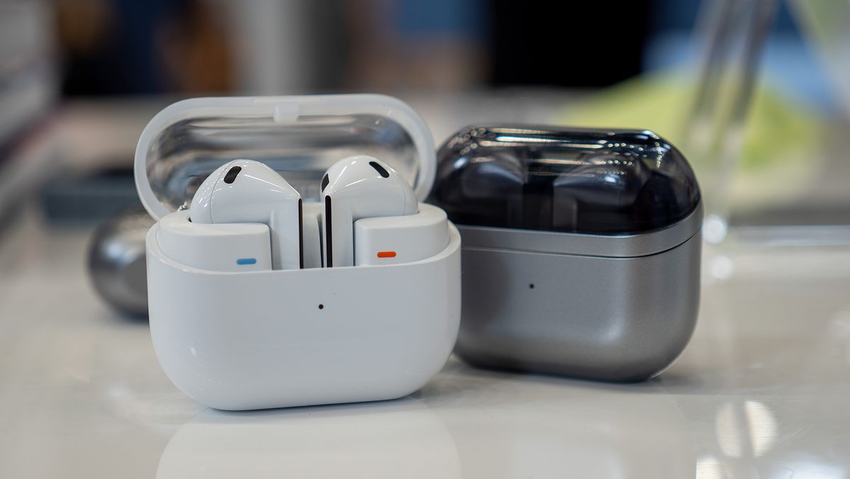 Comparing the Samsung Galaxy Buds 3 with the Galaxy Buds 3 Pro