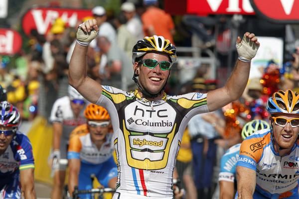Mark Cavendish takes his second straight stage victory at the Tour de France.