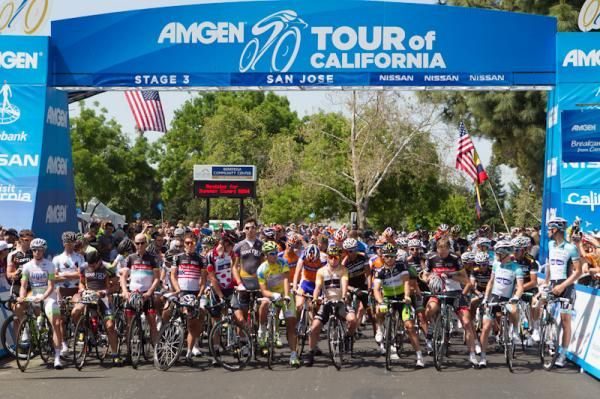 Riders line up at the Stage 3 start in San Jose