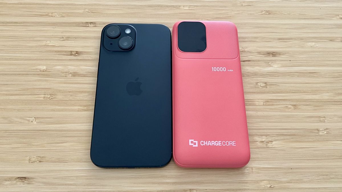 Laser ChargeCore powerbank Max 10K compared to the iPhone 15
