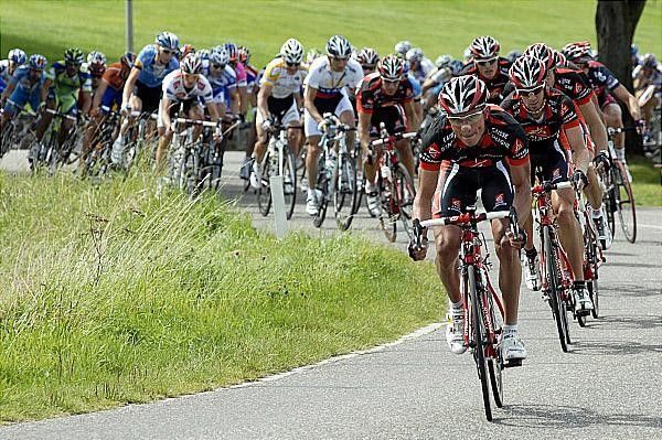 Caisse d'Eparne leads the chase.