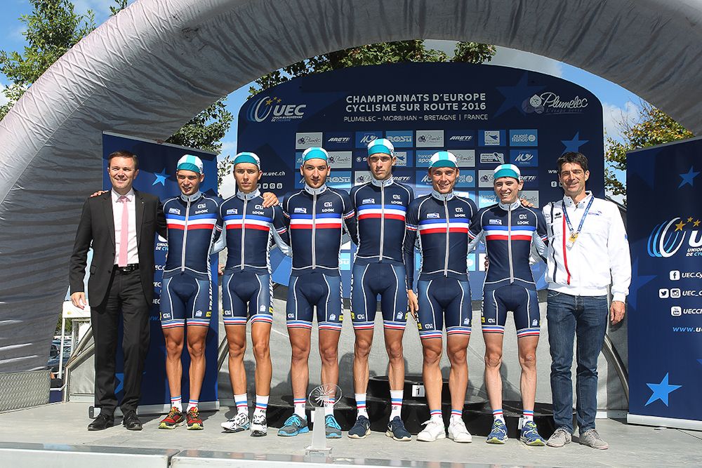 The French team on stage before the start.