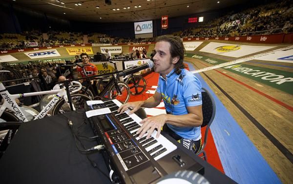 Sebastian Donadio not only entertains the crowd with his cycling, but with his music skills as well.