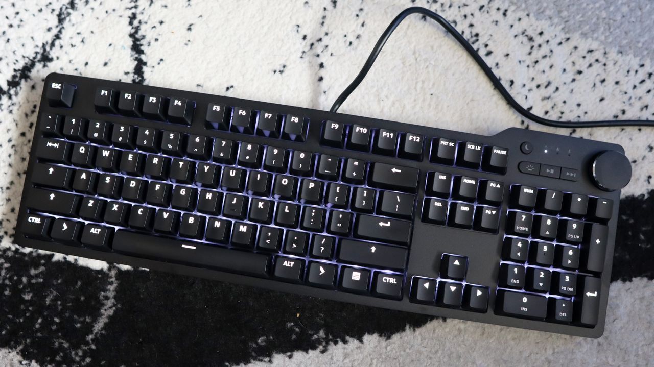 Das Keyboard 6 Professional keyboard on a carpet.