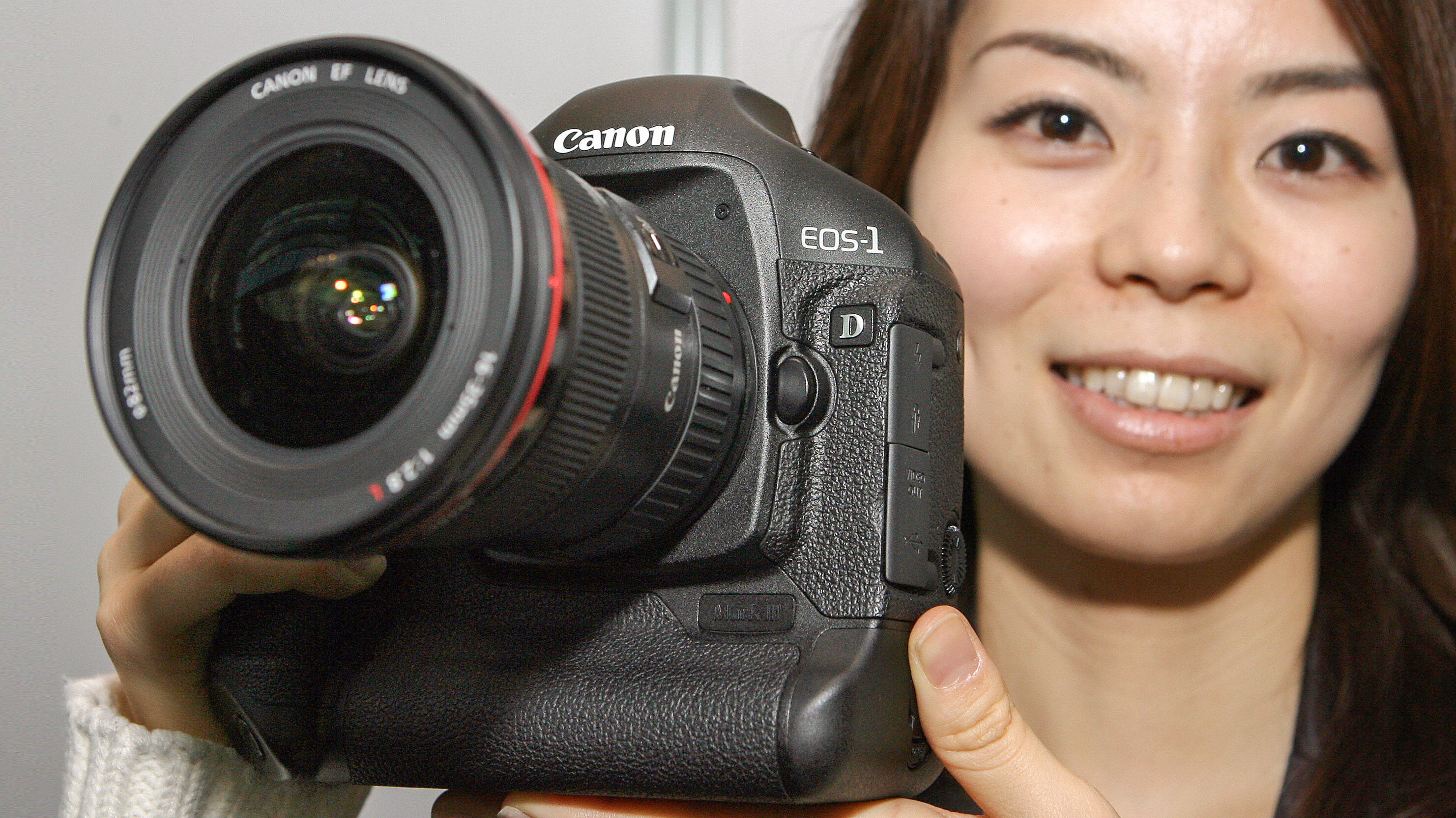Canon EOS-1D Mark III being held by Canon employee at the camera&#039;s launch in Japan 2007