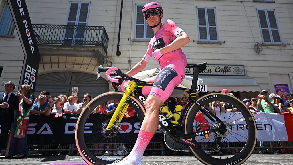 Jonas Vingegaard wears the pink jersey during the Giro d'Italia 2026.
