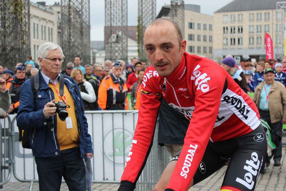 Jelle Vanendert arrives for sign on