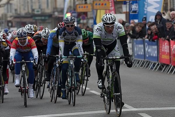 No victory salute for Kittel after a shortened stage