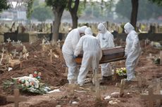 The funeral of a COVID-19 victim in Rio de Janeiro, Brazil on April 6.