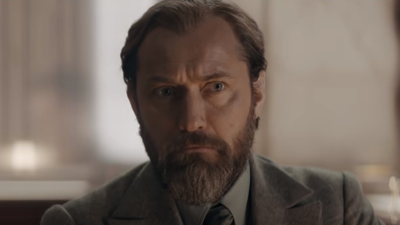 Jude Law in Fantastic Beasts: The Secrets of Dumbledore.