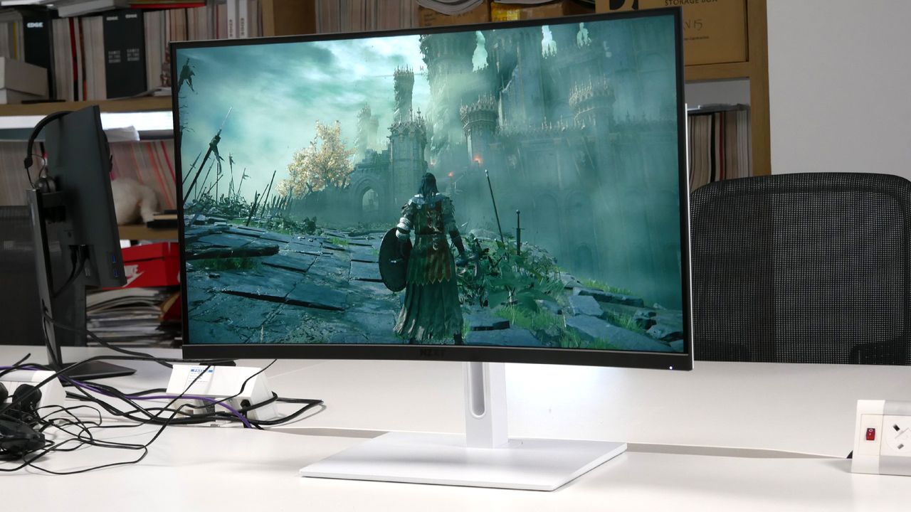 NZXT Canvas 32Q Curved on a desk