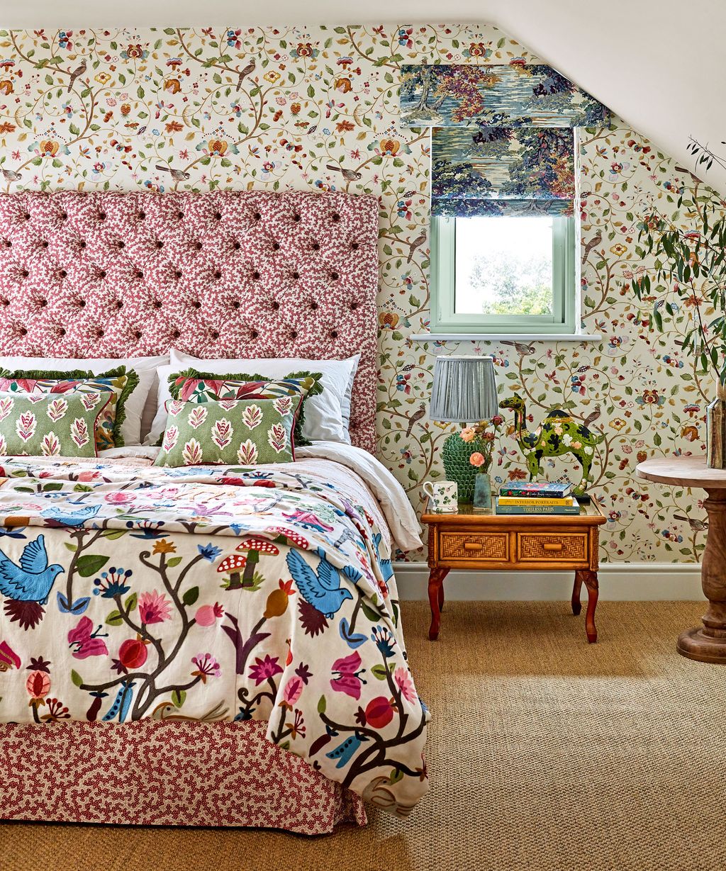 Trailing florals: we explore this timeless wallpaper trend | Homes ...