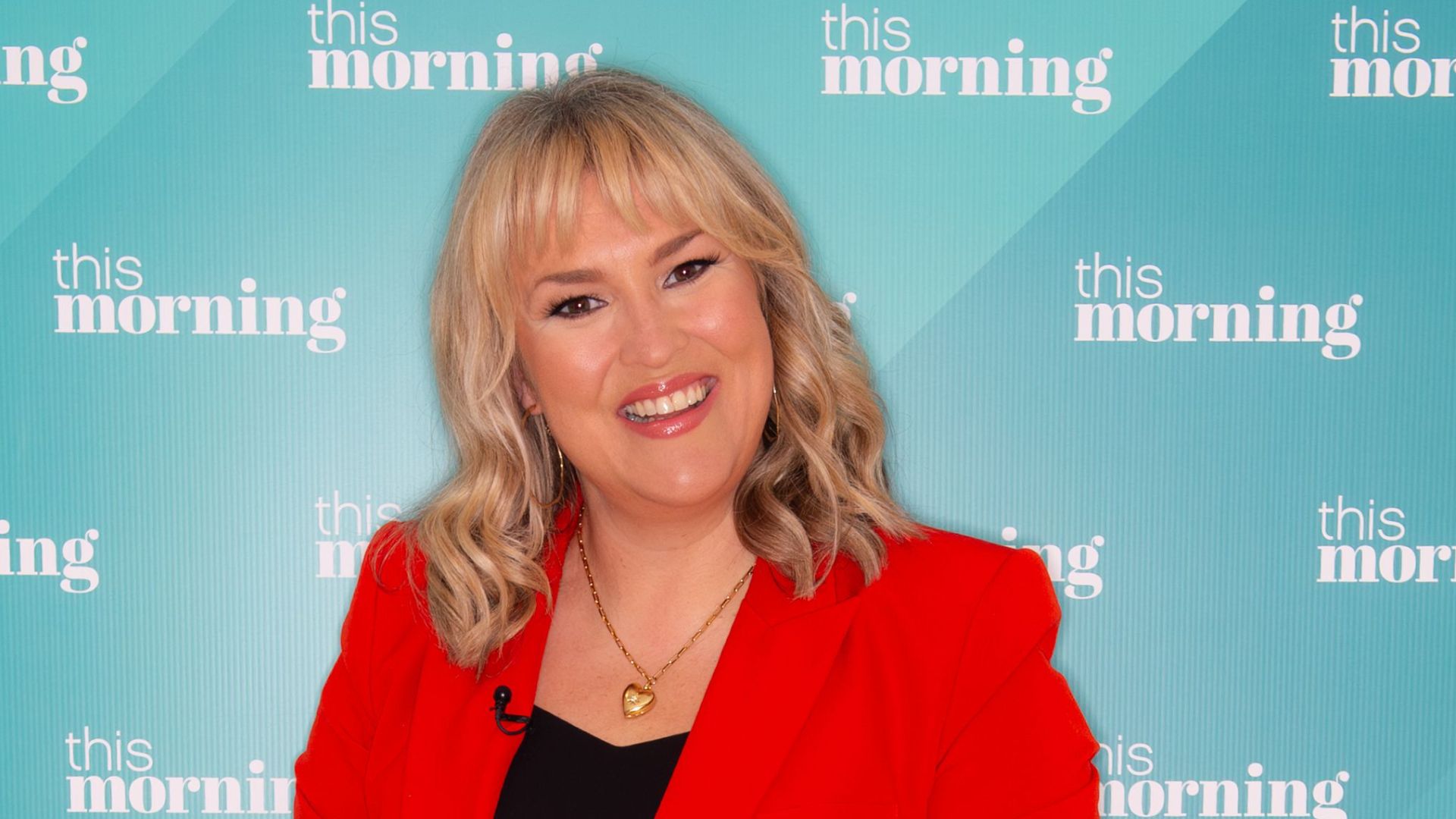 a headshot of sara davies