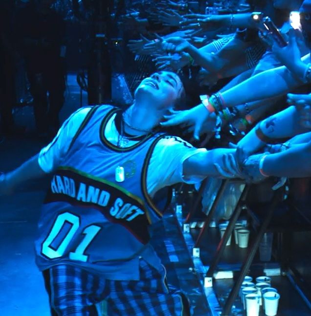 I Went Into Billie Eilish’s Concert Movie As A Casual Fan, And One Thing I Learned Hit Me Hard I Went Into Billie Eilish’s Concert Movie As A Casual Fan, And One Thing I Learned Hit Me Hard
