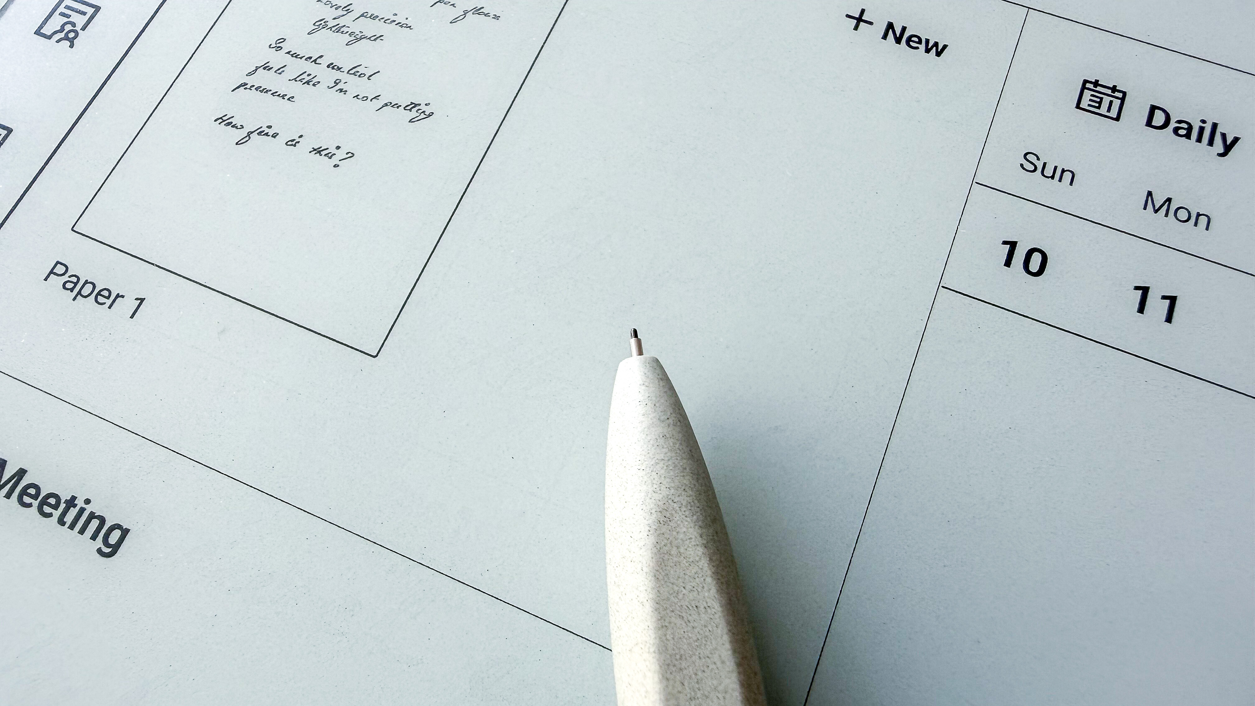 ViWoods C1 ceramic stylus on top of the ViWoods AiPaper digital notebook