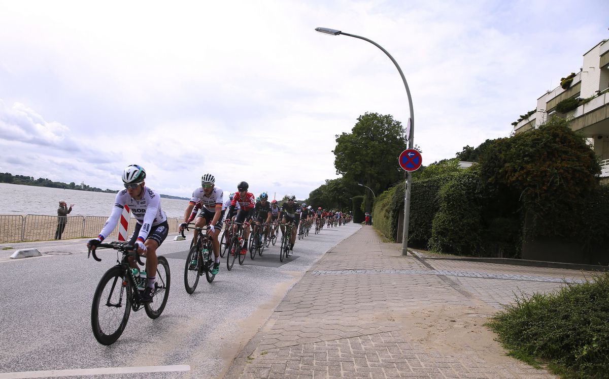 Juraj Sagan (Bora - Hansgrohe) at the front