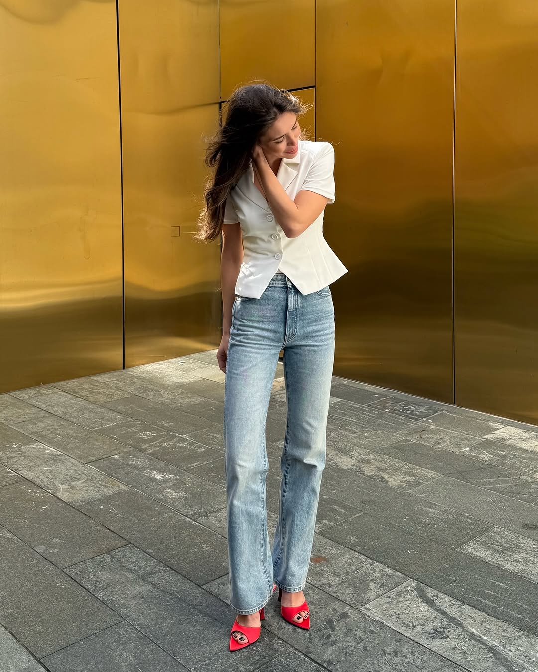 Woman wearing jeans with pointed peep-toe heels 2025.