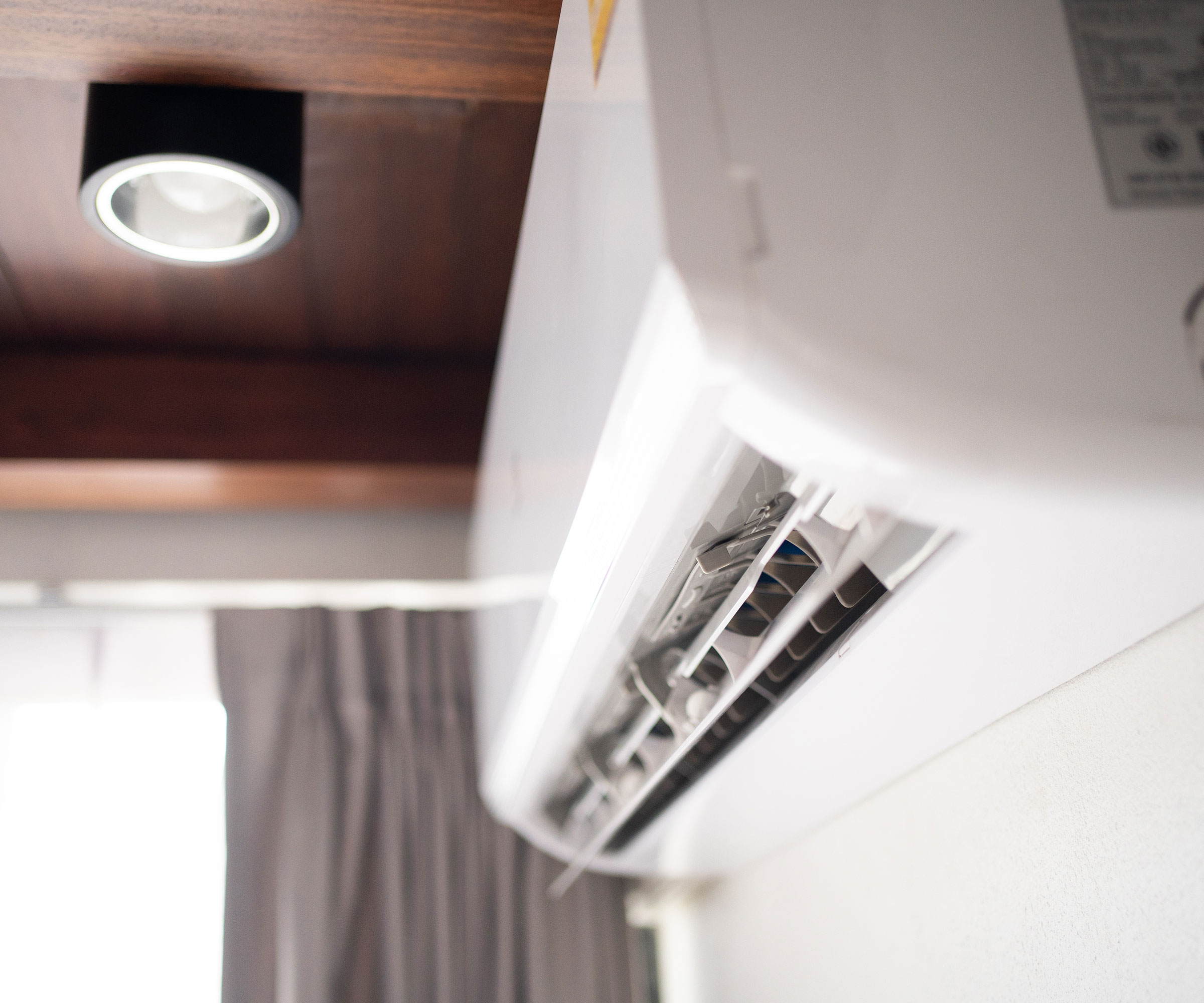 wall mounted air conditioning