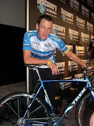 Armstrong poses with his new Trek Madone in Discovery Channel livery.