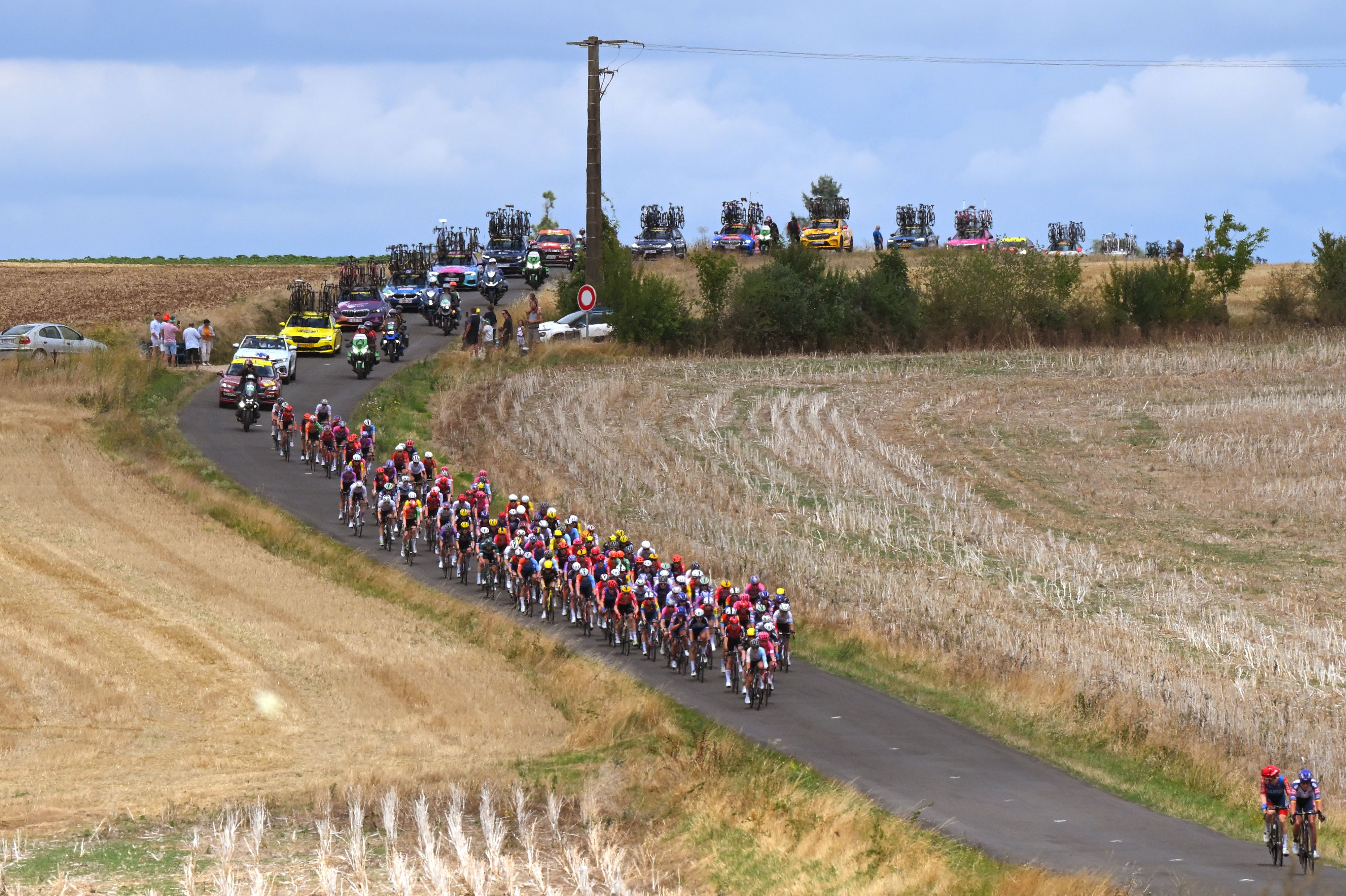 Tour de France Femmes stage 5 LIVE - Wiebes caught in large crash as nerves are high