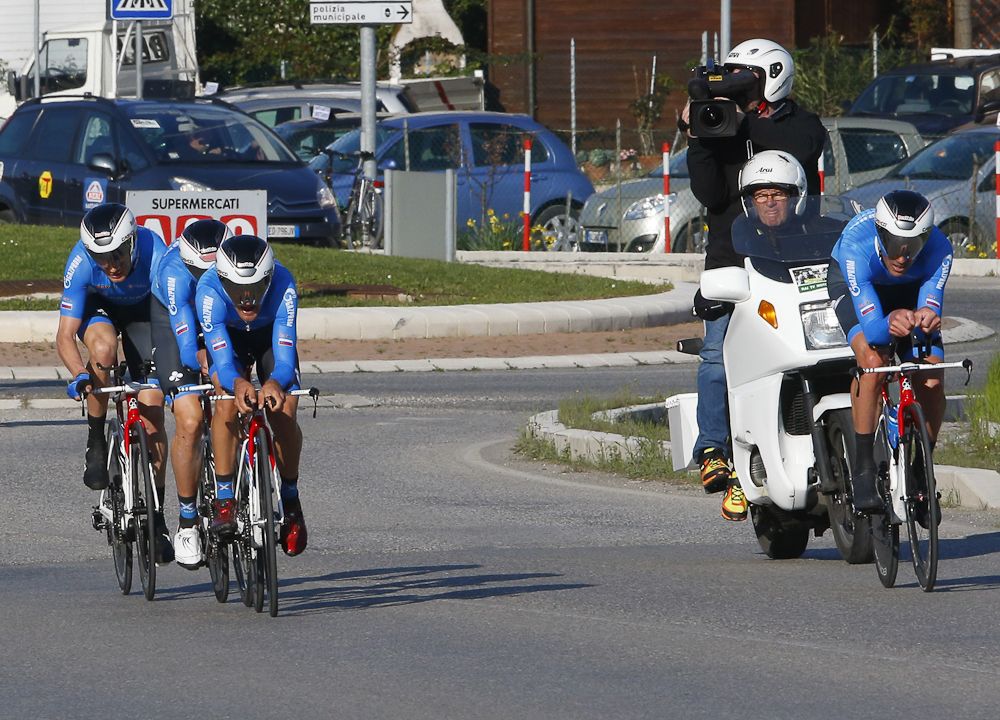 Res Velo on their way to the stage 1b win.