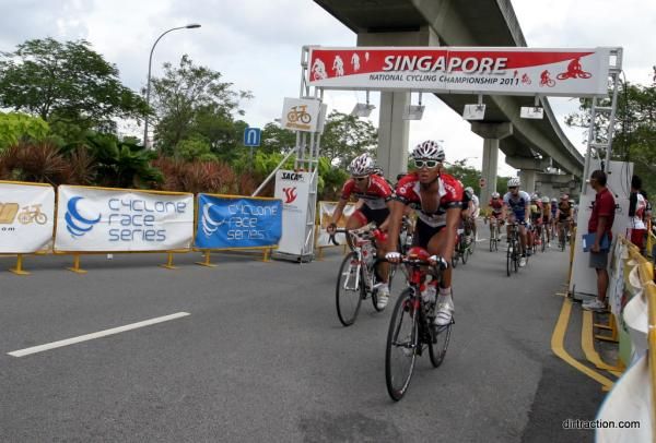 Lemuel Lee (OCBC Singapore) the national champion at the front.