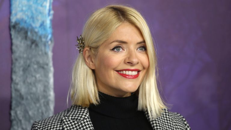 Holly Willoughby S Makeup And Skincare What Does The This Morning Star Use Woman Home