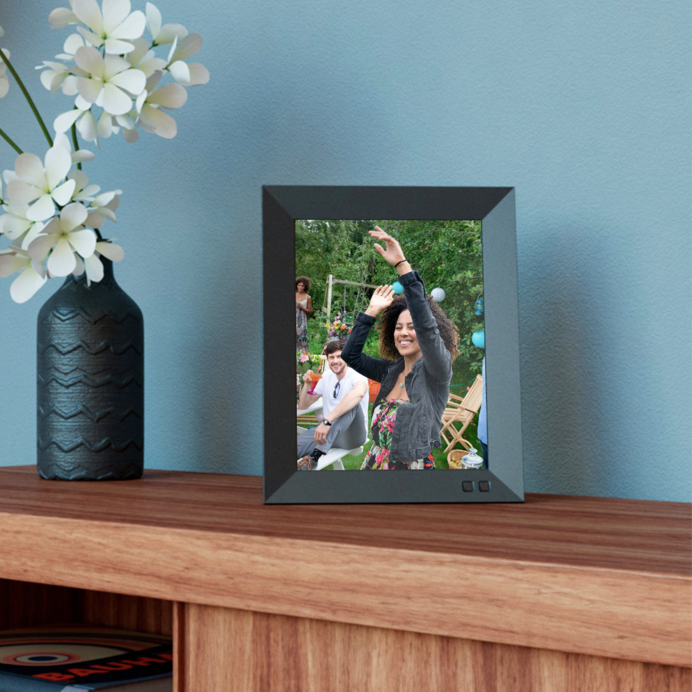 Display all your favorite photos with Nixplay's digital photo frame on ...