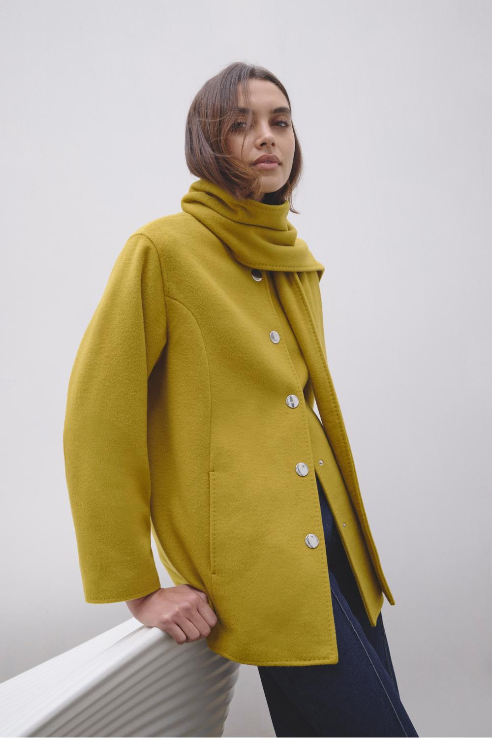 Brushed Wool Detachable Scarf Tailored Short Coat