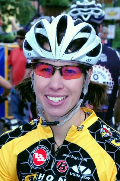 Defending champion Sari Anderson (Honey Stinger).