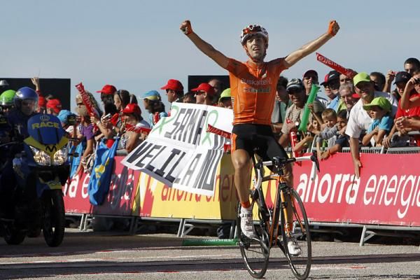 Mikel Nieve (Euskaltel - Euskadi) wins the Vuelta's queen stage atop the Alto de Cotobello.