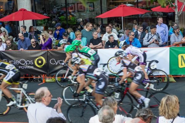 Big crowds for the women's start.