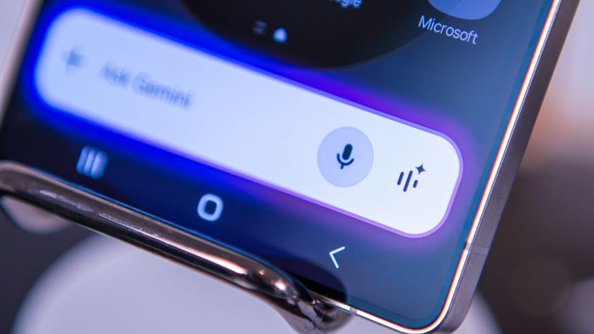 Close-up on Gemini and Voice buttons on Galaxy S25 Ultra