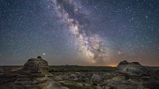 Scientists found the safest place for life in the Milky Way is about 26,000 light-years from its center. Shown here, Mars at left and the Milky Way’s galactic center low over the southern horizon at Writing-on-Stone Provincial Park, Alberta, in the summer of 2018.