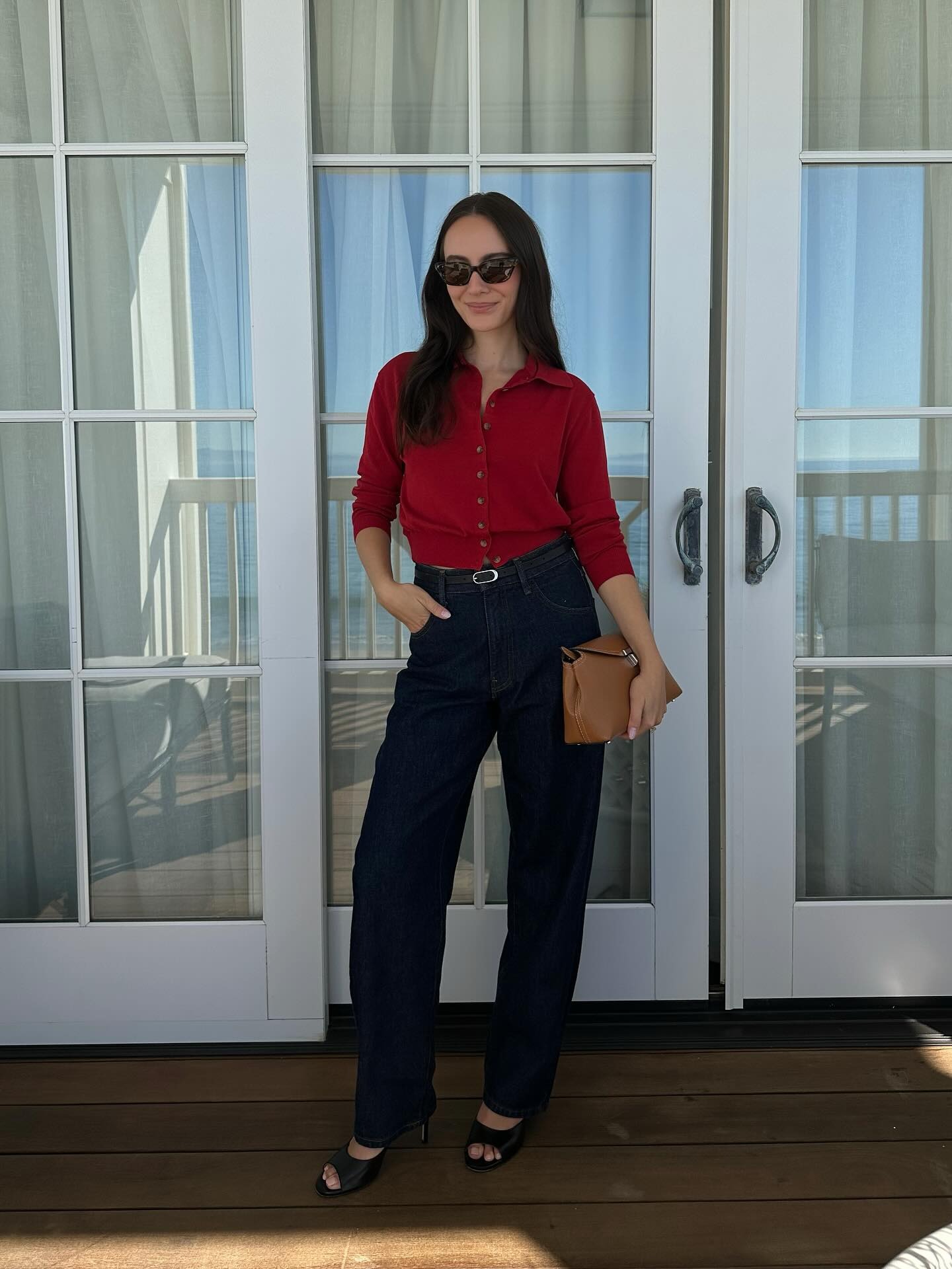 los angeles influencer wearing popular shoe trends with jeans