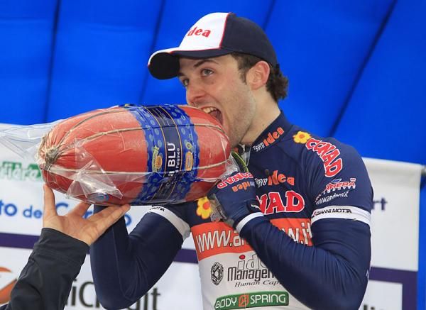 An unusual trophy for Andrea Palini (Team Idea)