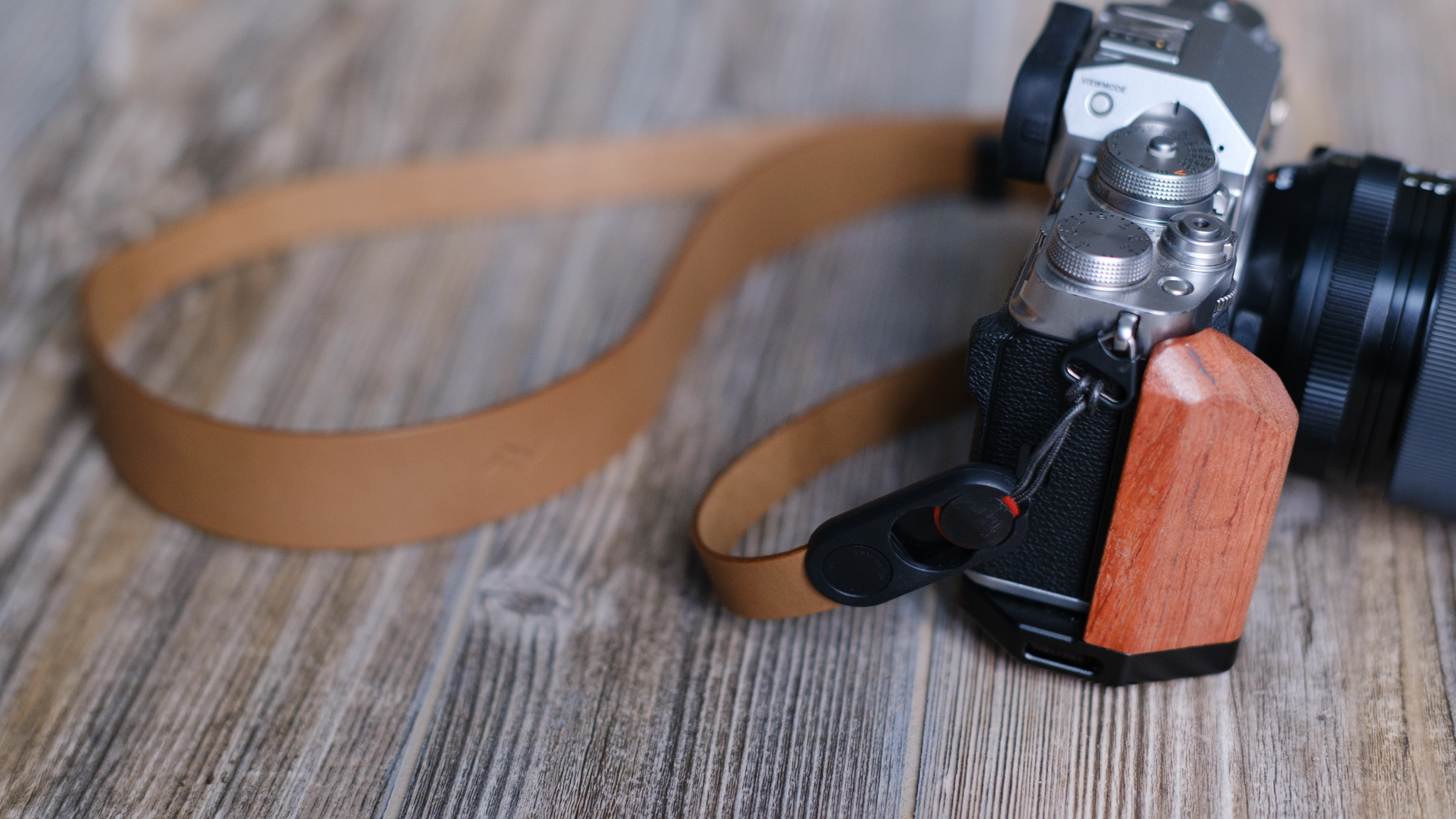 The Peak Design Form leather camera strap in the Amber color