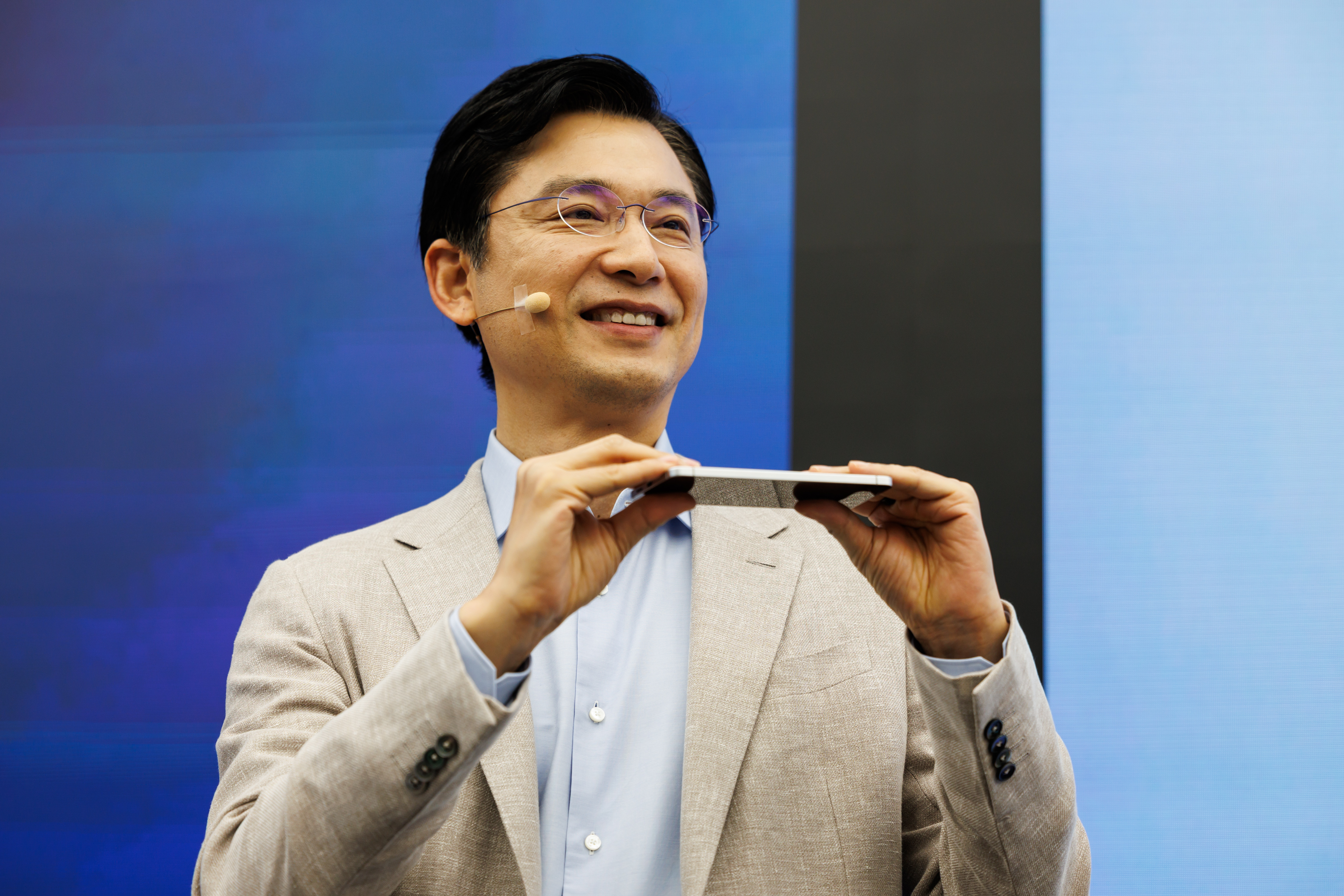 Lim Seong-taek, executive vice president and head of Korea sales and marketing at Samsung Electronics Co., holds a Samsung Galaxy S25 Edge smartphone during a launch event in Seoul, South Korea, on Tuesday, May 13, 2025. Samsung's latest device, which goes on sale in the US on May 30 for $1,099, is 5.8 millimeters thick and weighs 163 grams, making it about 30% thinner and 25% lighter than the S25 Ultra, the company's highest-end smartphone. Photographer: SeongJoon Cho/Bloomberg via Getty Images