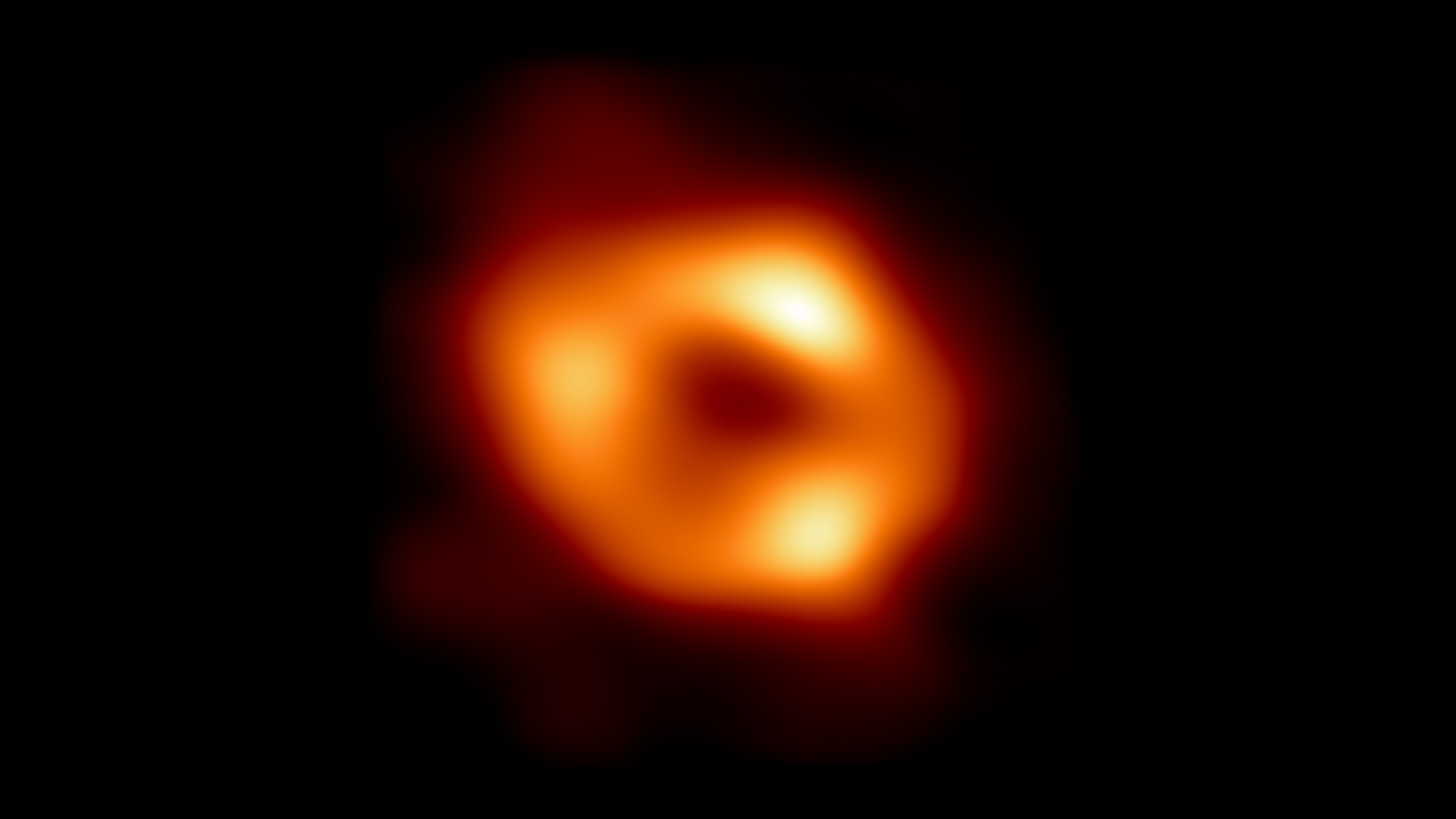 Ein Bild des supermassiven Schwarzen Lochs im Zentrum der Milchstraße, eines Ungetüms namens Sagittarius A*, das am 12. Mai 2022 vom Event Horizon Telescope enthüllt wurde.