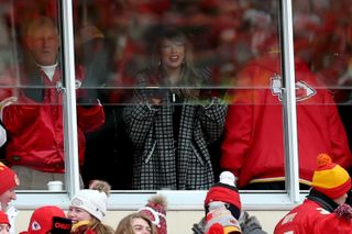 Taylor Swift clapping in her box seats at the Chiefs vs. Texans game wearing under $200 gloves and a Chanel jacket