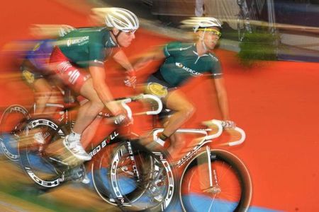 Winners Kenny De Ketele & Robert Bartko do a handoff