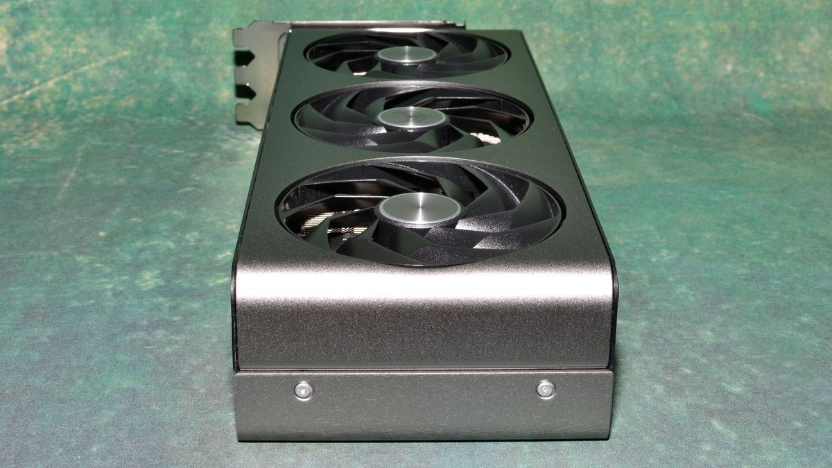 Sapphire RX 7800 XT Nitro+ charts and images