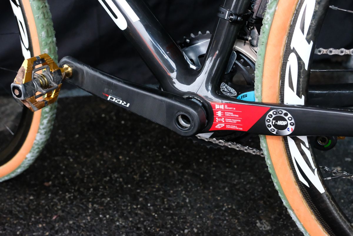 Powers uses Crankbrothers Candy pedals