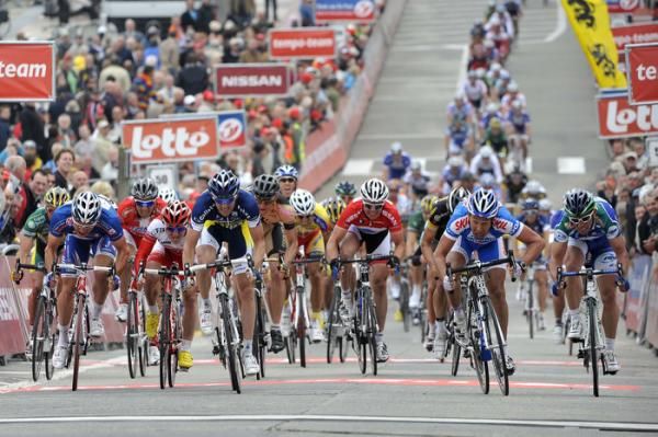 Kenny Robert Van Hummel (Skil - Shimano) is metres away from victory in stage 2.
