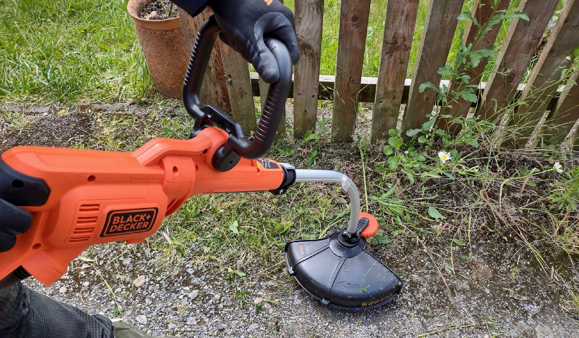 Black + Decker GH3000 review a lawn trimmer that'll help to maintain