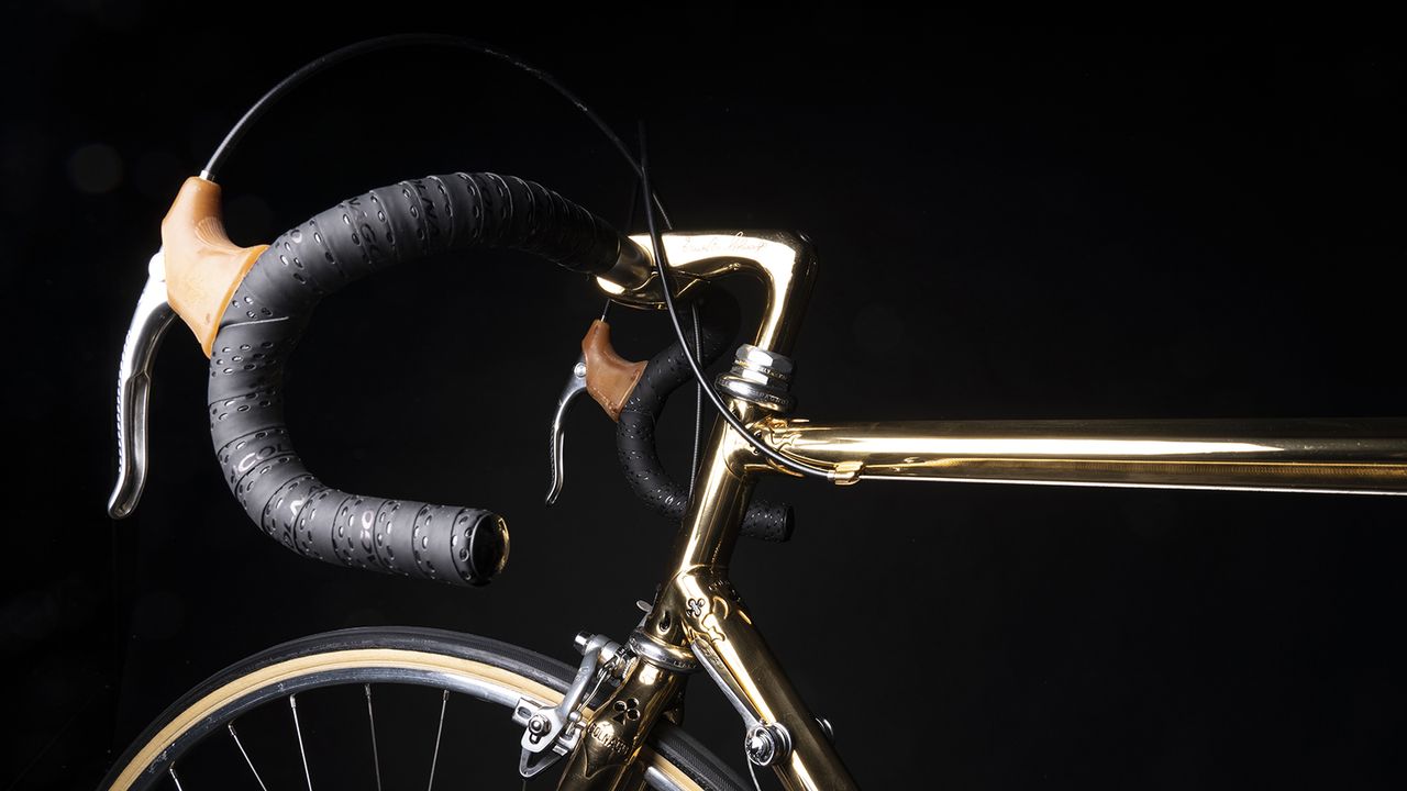 The bike's head tube cluster
